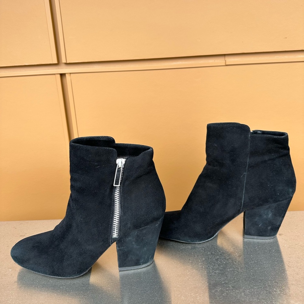 1 State black suede boots